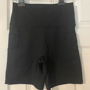 Aerie Offline Hi-Rise Bike Shorts Size L, side pockets, in black.